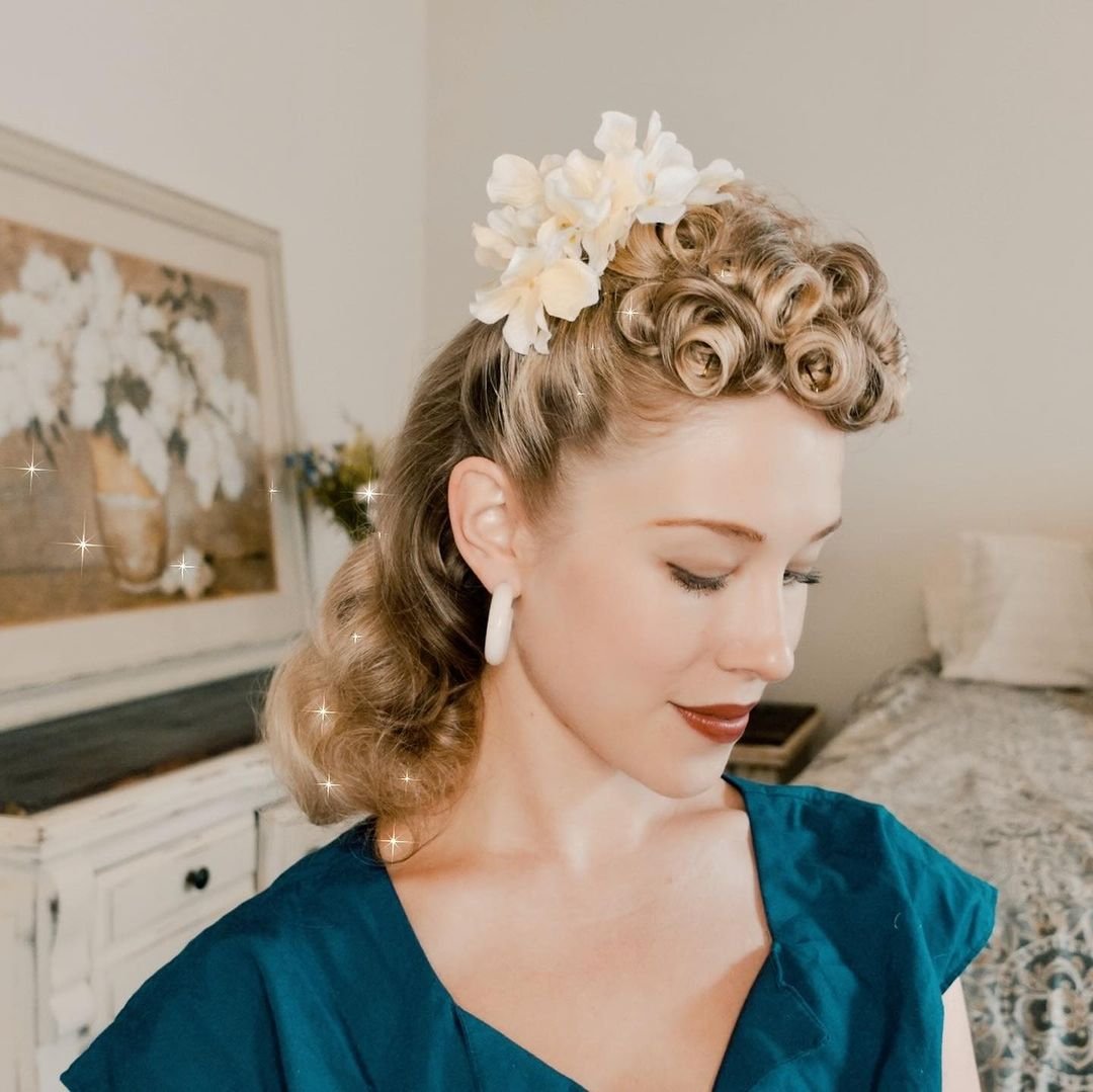 23 Timeless 1940s Hairstyles to Channel Vintage Glamour - Scan to Talk